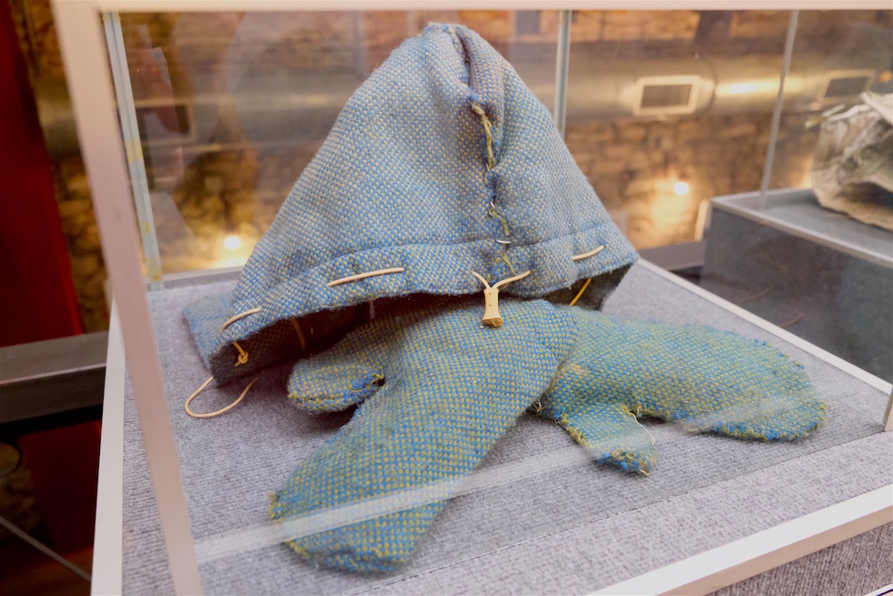 Hat and gloves, Museo Andes 1972, Montevideo